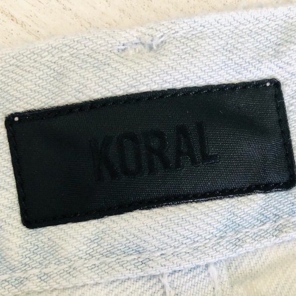 KORAL Women’s Size 24 Relaxed Distressed Skinny Jeans in Ice Wash - Picture 3 of 13